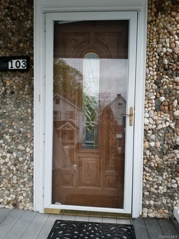 Photo 3 of 23 of 103 N Beacon Street house