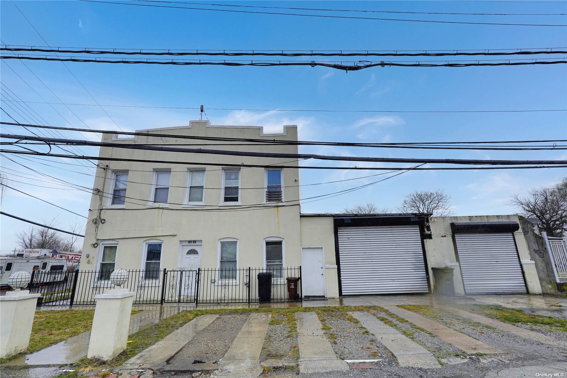 Property for Sale at 7601 Dumont Avenue Ave, Howard Beach, Queens, NY - Bedrooms: 5 
Bathrooms: 4 
Rooms: 8  - $900,000