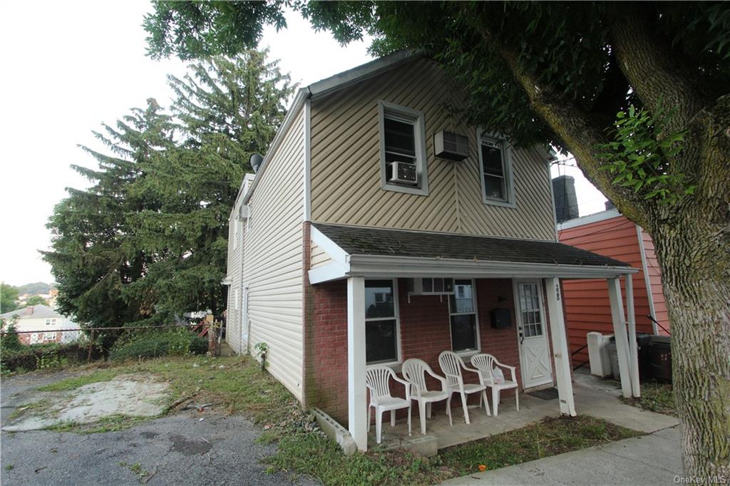 228 Edwards Place, Yonkers, New York - 3 Bedrooms  
2 Bathrooms  
6 Rooms - 