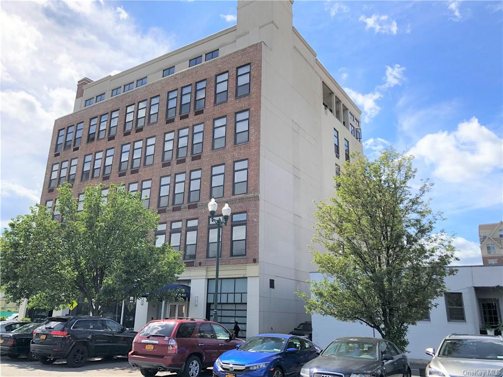 25 Leroy Place Ph01, New Rochelle, New York - 2 Bedrooms  
3 Bathrooms  
3 Rooms - 