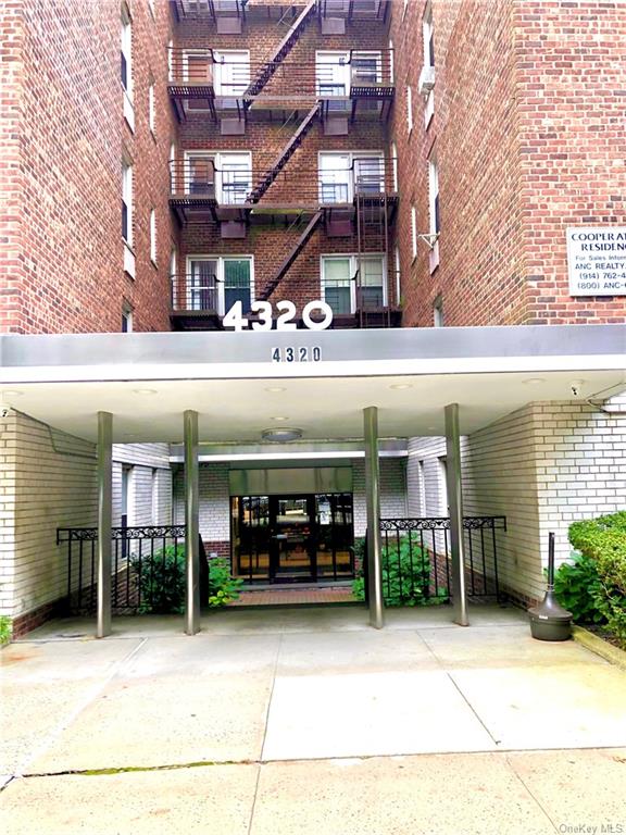 4320 Van Cortlandt Park R, Bronx, New York - 2 Bedrooms  
2 Bathrooms  
7 Rooms - 