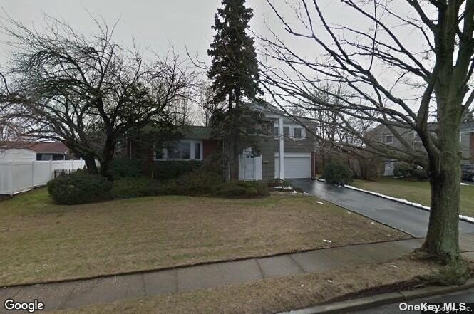 92 Kings Walk, Massapequa Park, New York image 1