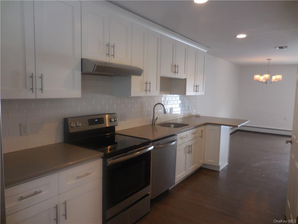Rental Property at 10 Marshall Drive, Cornwall, New York - Bedrooms: 3 
Bathrooms: 2 
Rooms: 5  - $2,950 MO.