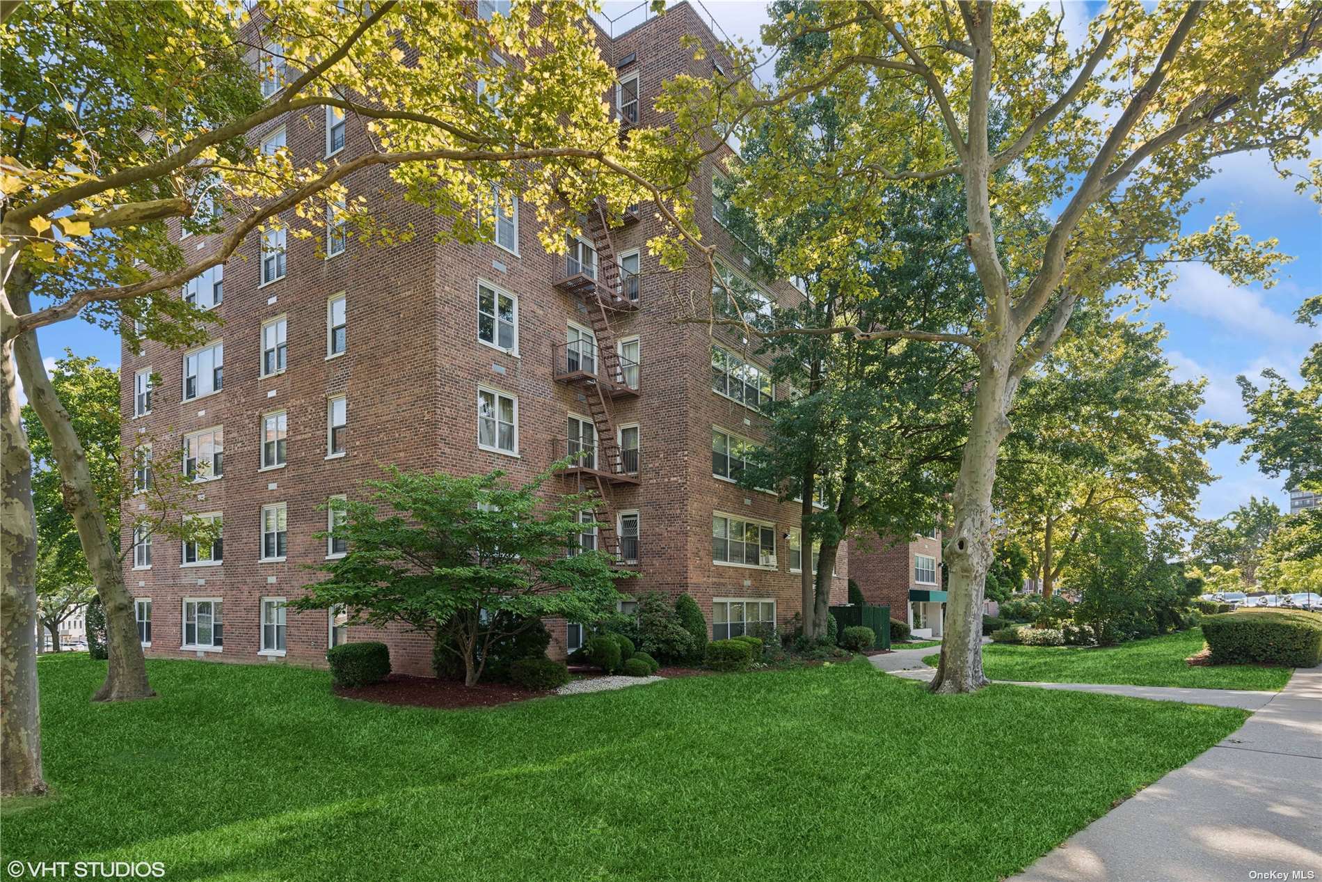 18-65 211 Street St #4D, Bayside, New York image 2