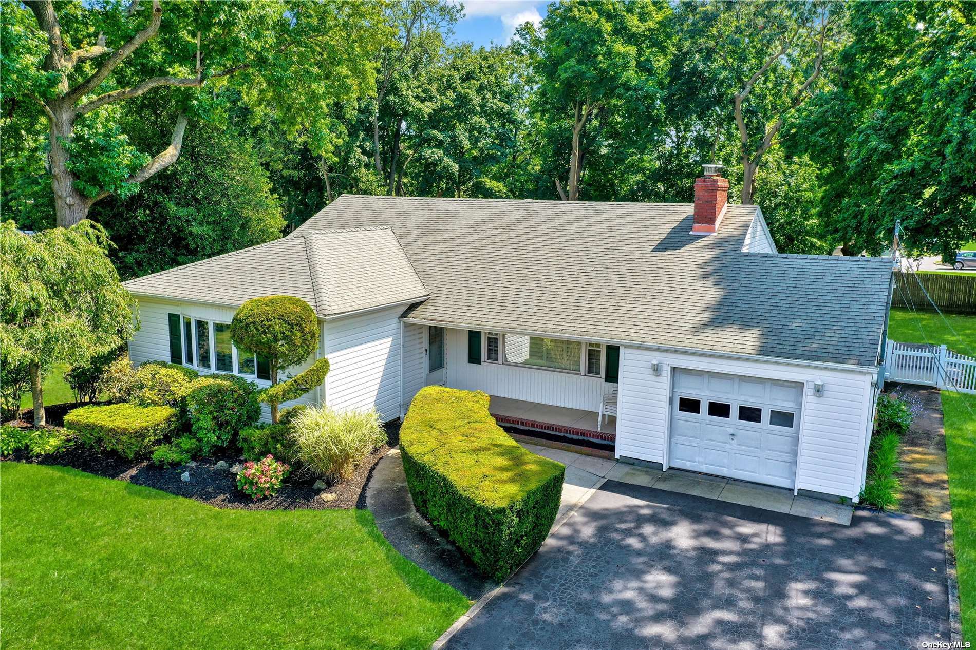 View East Islip, NY 11730 house