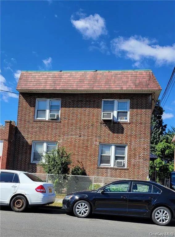 15 Woodlawn Avenue 1F, Yonkers, New York - 2 Bedrooms  
1 Bathrooms  
6 Rooms - 