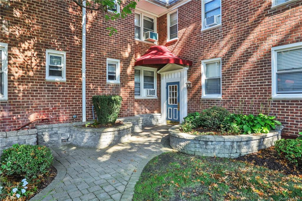 8 Bryant Crescent #1M, White Plains, New York image 1