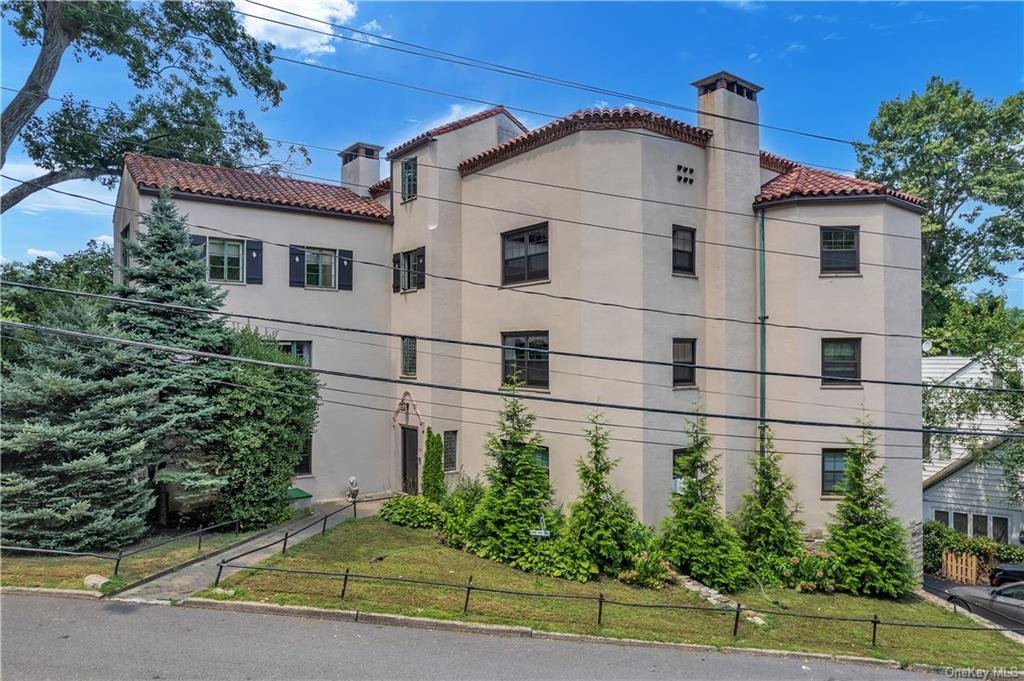 Rental Property at 59 Kensington Road, Bronxville, New York - Bedrooms: 2 
Bathrooms: 2 
Rooms: 6  - $5,000 MO.