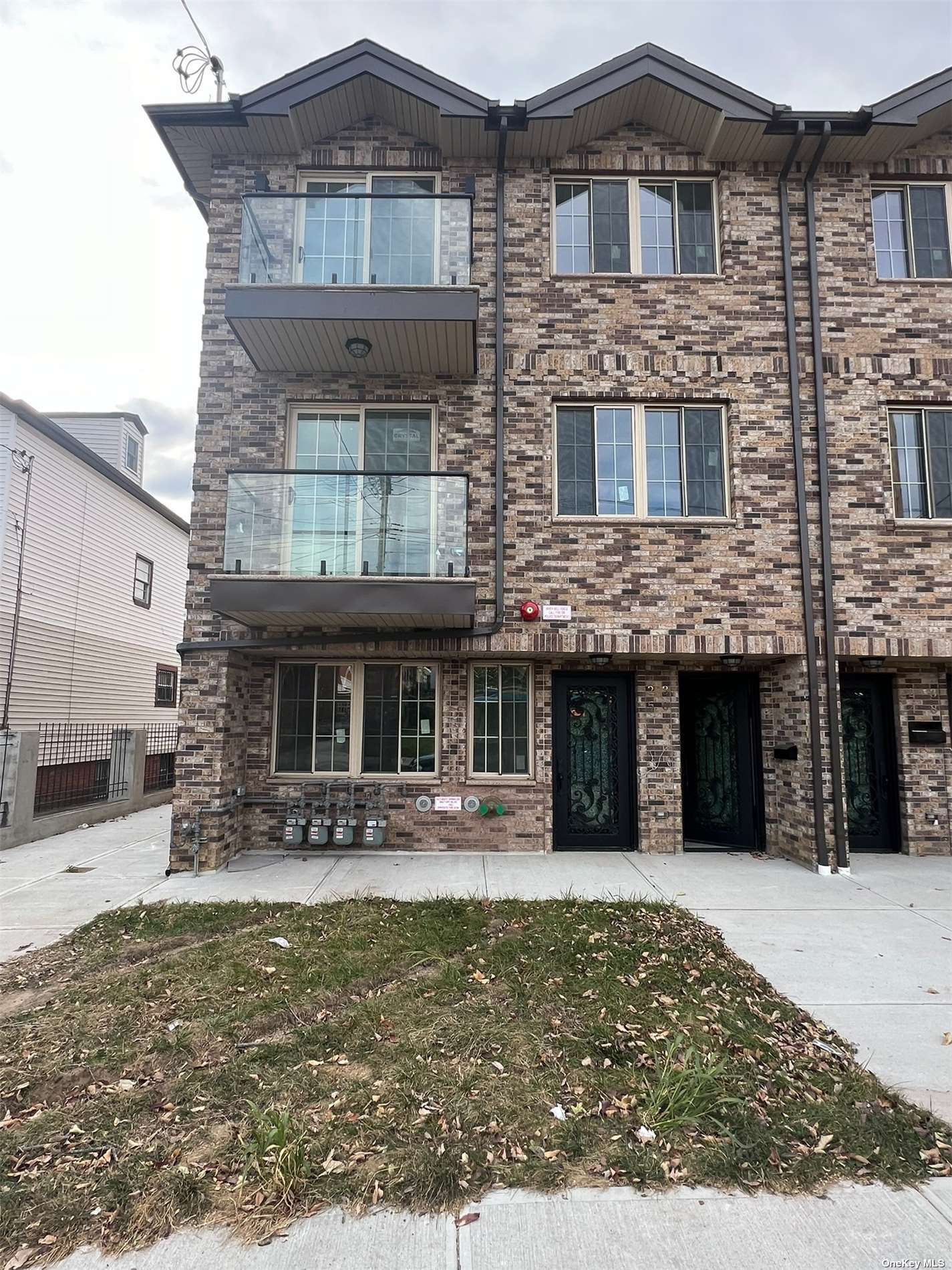 Rental Property at 2346 College Point Boulevard 2, College Point, Queens, NY - Bedrooms: 3 
Bathrooms: 2 
Rooms: 7  - $3,300 MO.