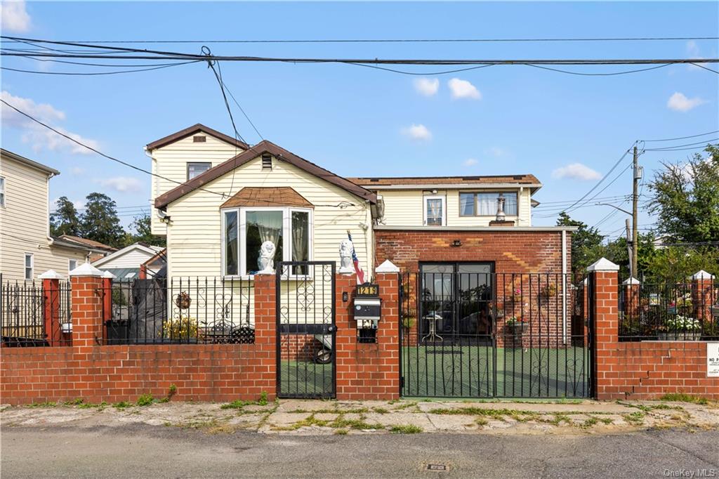 Property for Sale at 1219 Harding Park, Bronx, New York - Bedrooms: 3 
Bathrooms: 2 
Rooms: 6  - $690,000