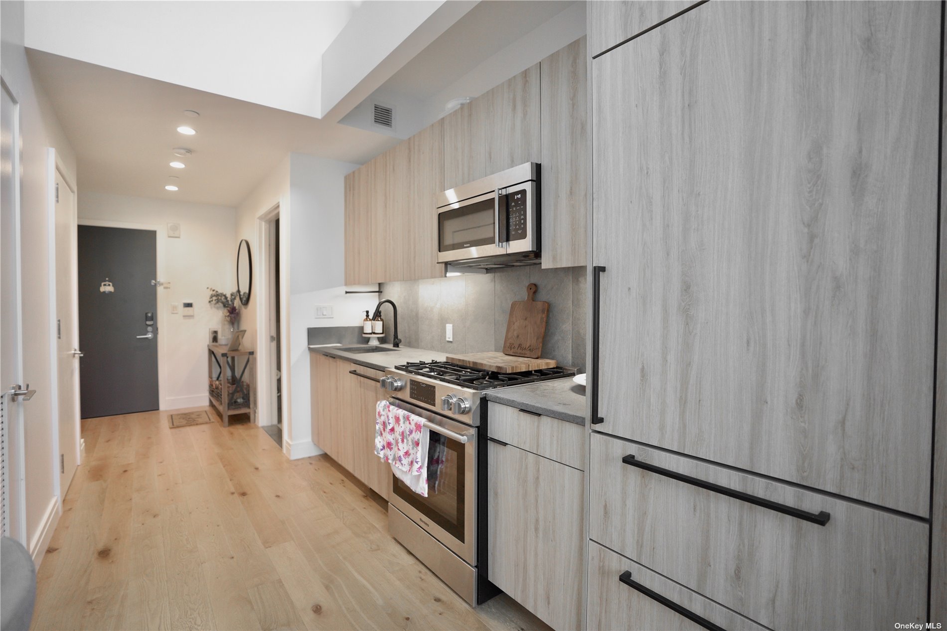 Rental Property at Queens Plz 2D, Long Island City, Queens, NY - Bedrooms: 1 
Bathrooms: 1  - $3,995 MO.