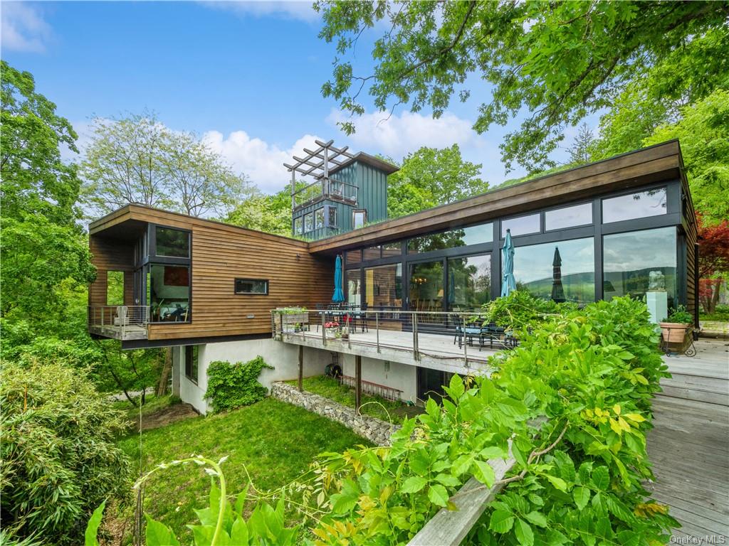 Property for Sale at 45 Manitou Woods, Garrison, New York - Bedrooms: 3 
Bathrooms: 5 
Rooms: 9  - $3,375,000