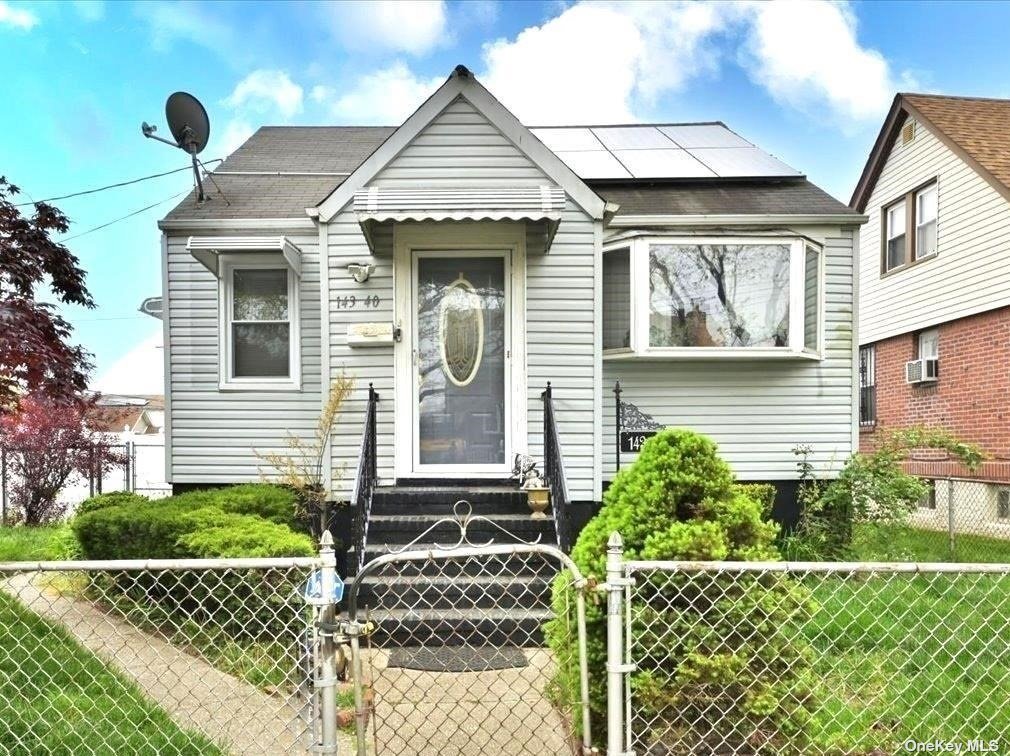 14340 182nd Place, Springfield Gardens, Queens, NY - 3 Bedrooms  
1 Bathrooms  
5 Rooms - 