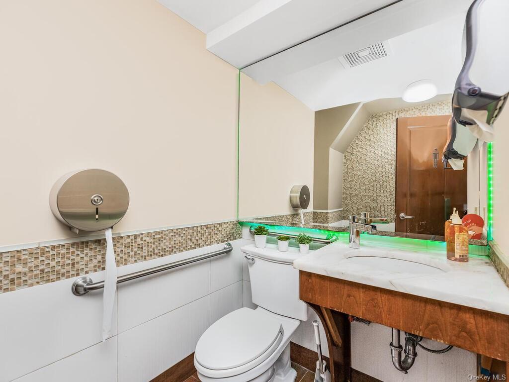 113 E 39th Street