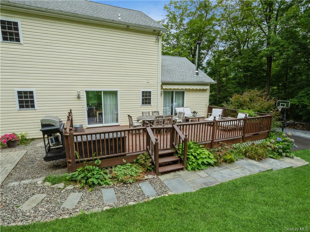 94 Perks Boulevard, Cold Spring, New York image 23