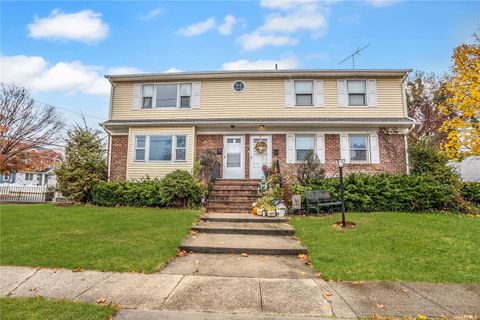 159 Collins Avenue Williston Park NY 11596