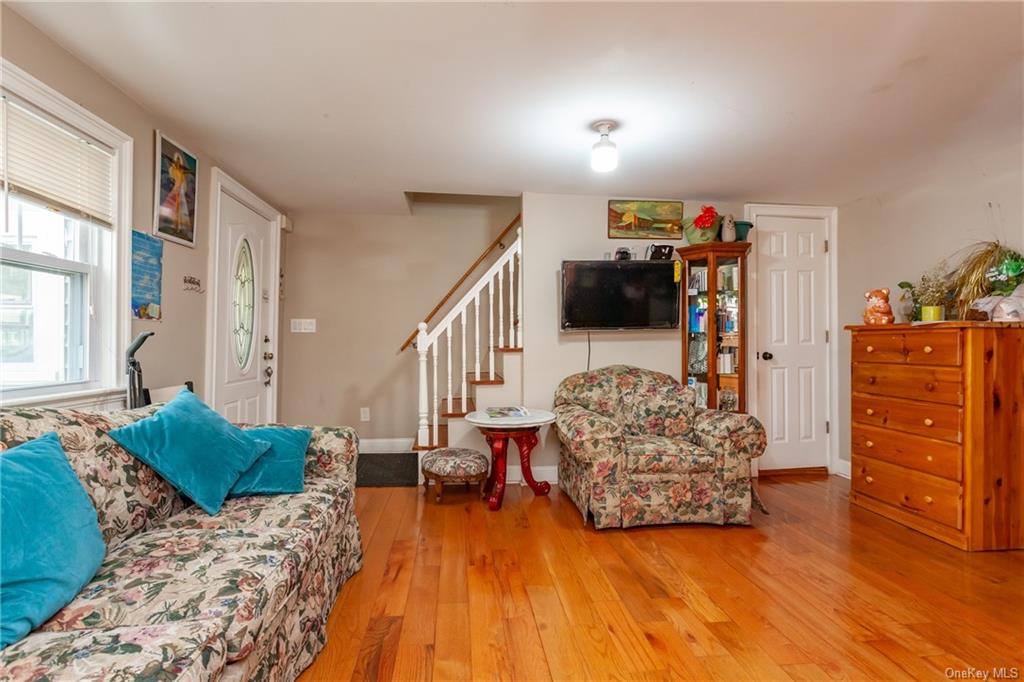 Photo 8 of 26 of 110 N Broad Street house