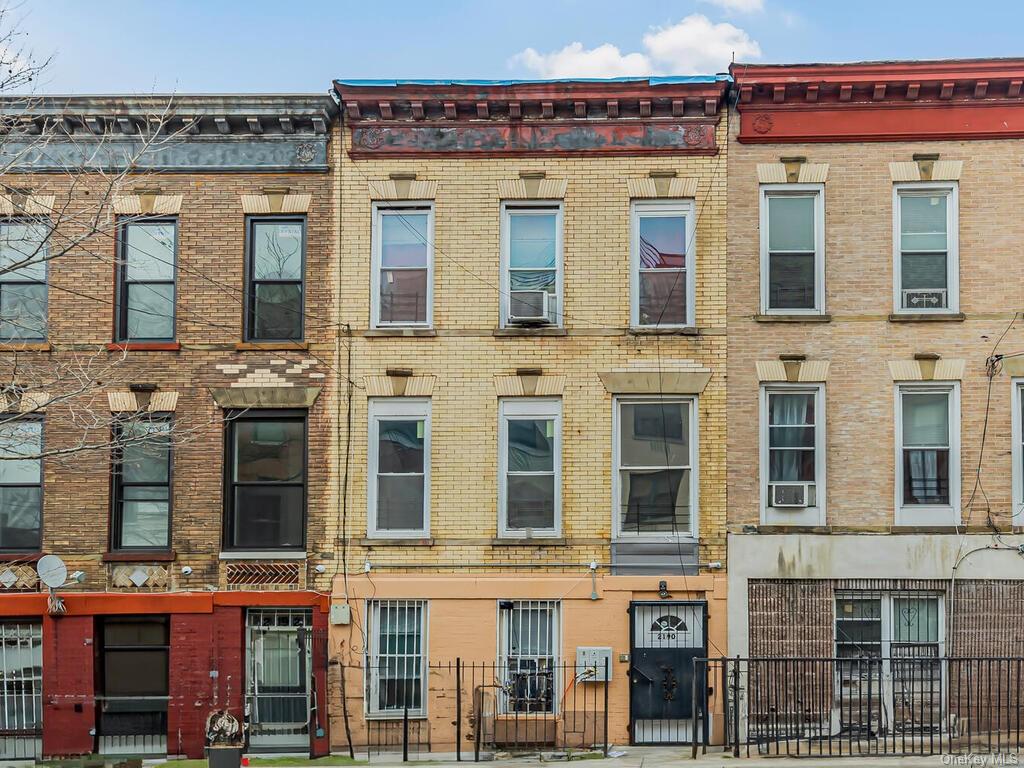 Rental Property at 2190 Washington Avenue 2, Bronx, New York - Bedrooms: 1 
Bathrooms: 1 
Rooms: 3  - $2,480 MO.