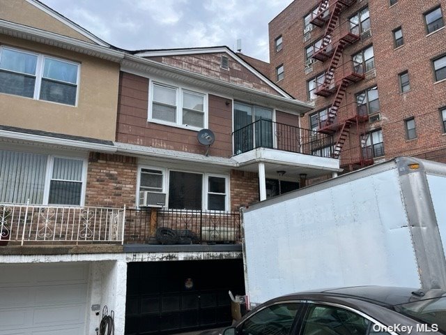 2222 New Haven Avenue, Far Rockaway, Queens, NY - 6 Bedrooms  
4 Bathrooms  
12 Rooms - 