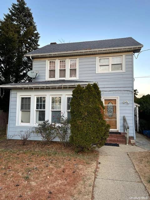 Homes For Sale - 12 Washington Ct<br/> Hempstead, NY 11550
