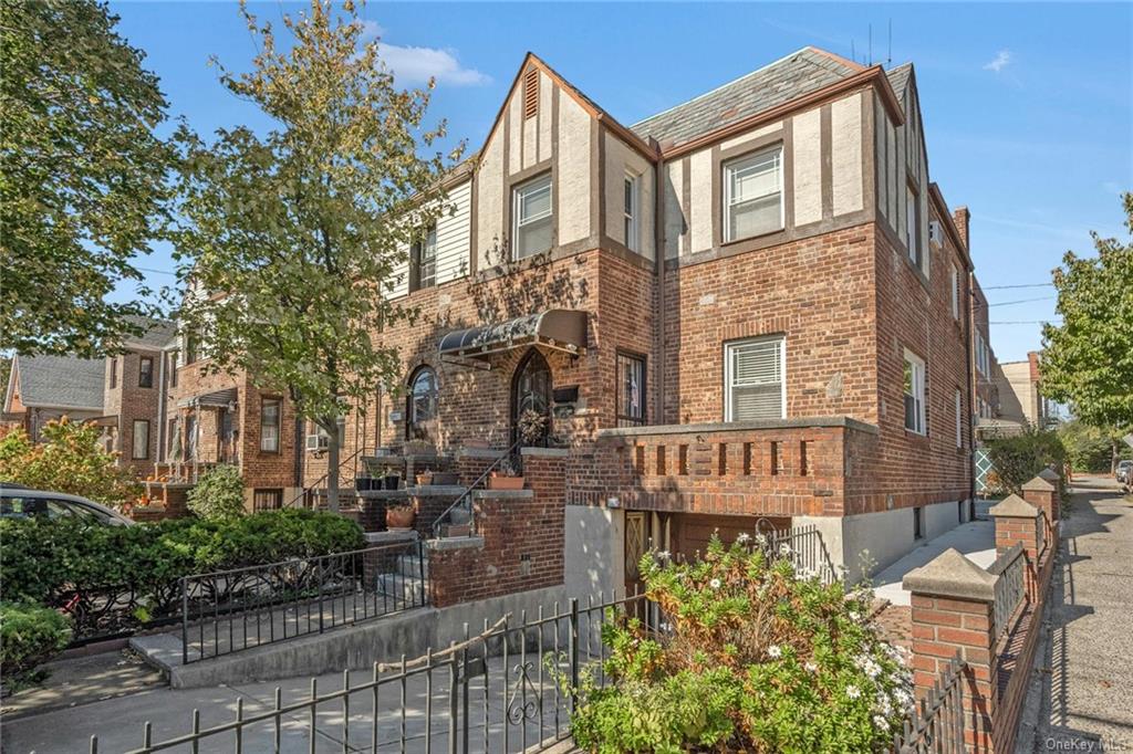 Property for Sale at 1017 Rhinelander Avenue, Bronx, New York - Bedrooms: 3 
Bathrooms: 2.5 
Rooms: 6  - $799,000