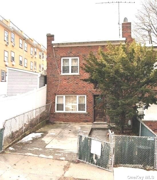 Property for Sale at 3011 Yates Avenue, Bronx, New York - Bedrooms: 4 
Bathrooms: 2 
Rooms: 6  - $485,000