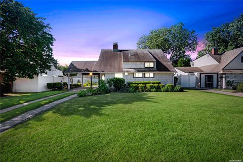 15 Bobwhite Lane Hicksville NY 11801