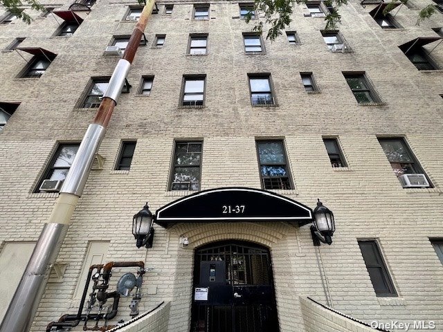 21-37 33rd Street #3E, Astoria, New York image 1