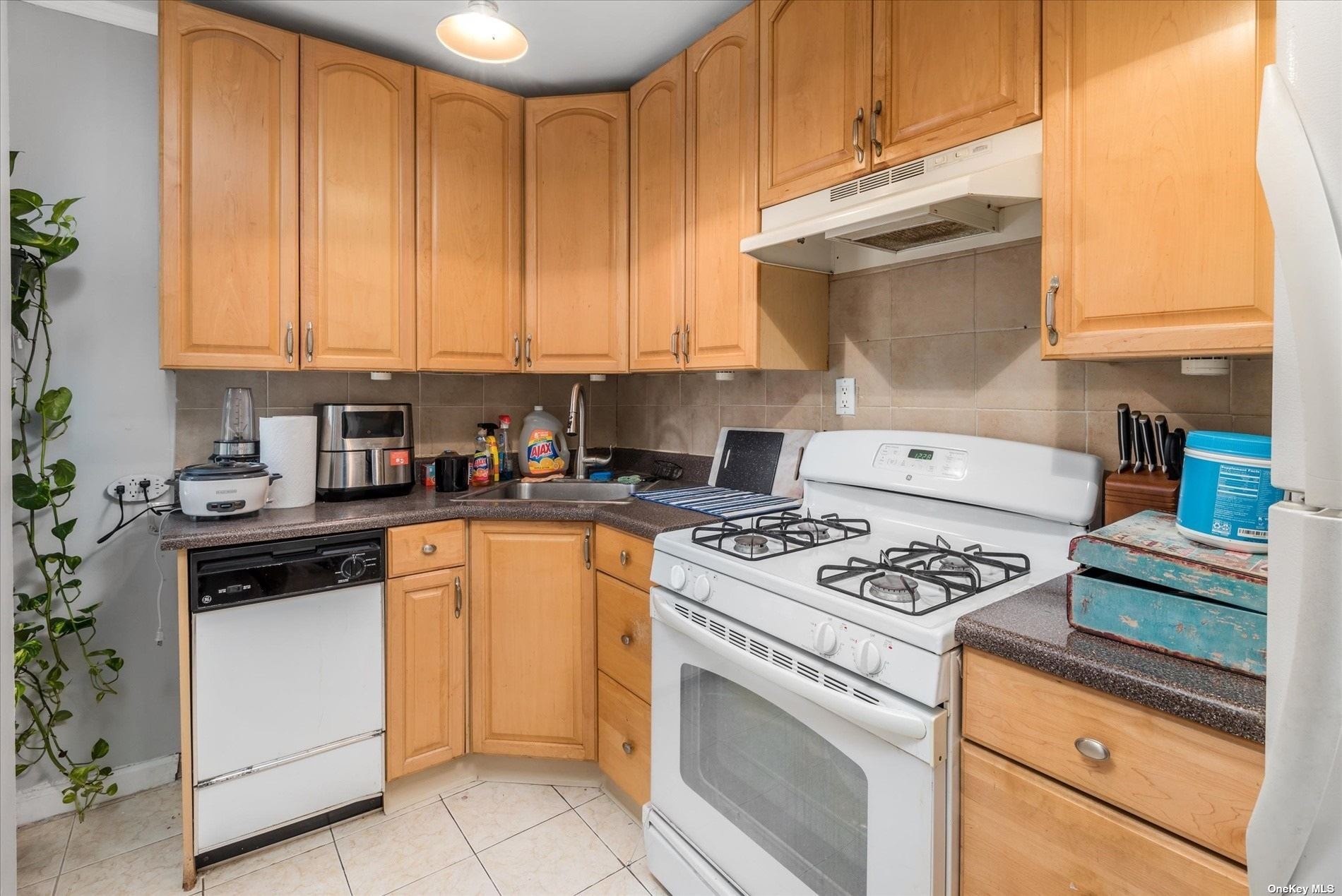 34-20 78th Street #2J, Jackson Heights, New York image 2