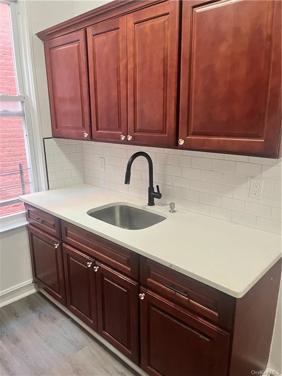 949 E 214th Street 2, Bronx, New York - 3 Bedrooms  
1 Bathrooms  
5 Rooms - 