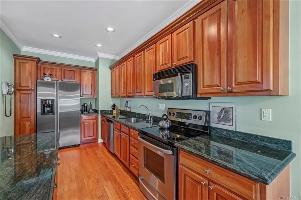 Photo 9 of 36 of 40 Briarbrook Drive condo