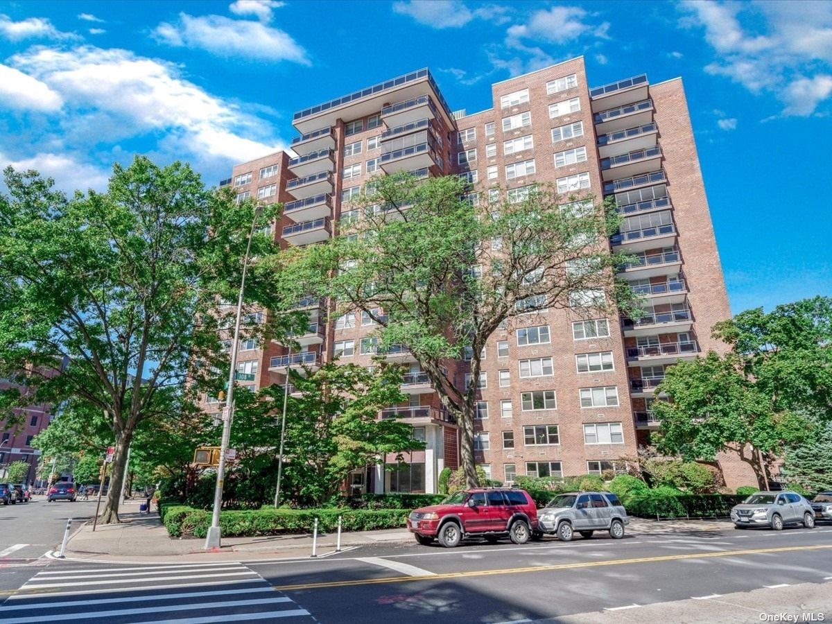 70-20 108 Street #4L, Forest Hills, New York image 1