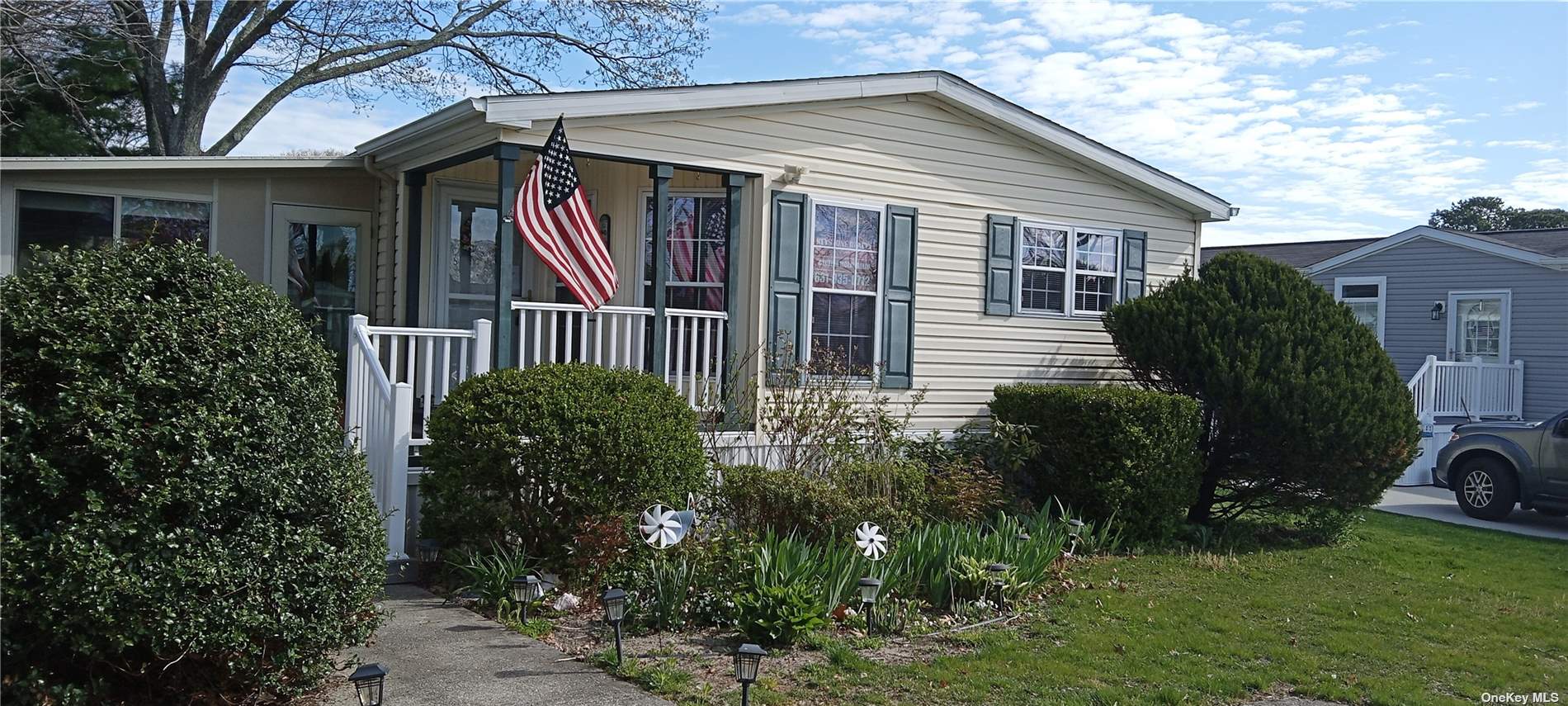 1661345 Old Country, Riverhead, Hamptons, NY - 2 Bedrooms  
2 Bathrooms - 