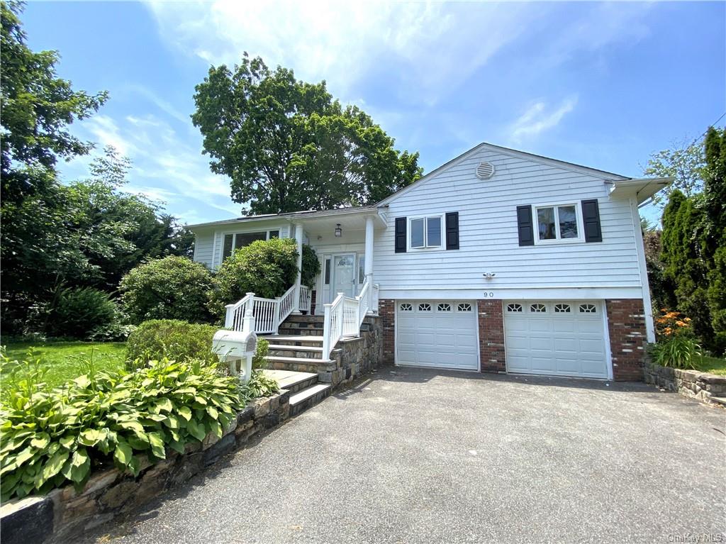 90 Valley Terrace, Rye Brook, New York - 5 Bedrooms  
3 Bathrooms  
10 Rooms - 