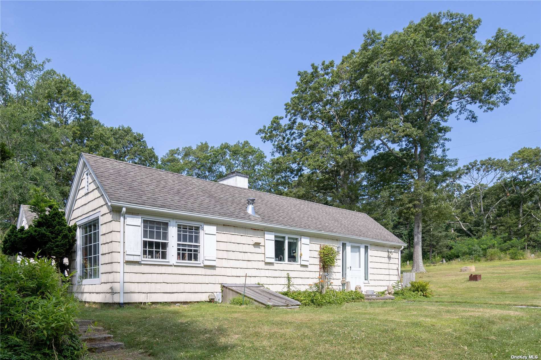 209 Edge Of Woods Road, Southampton, New York image 10