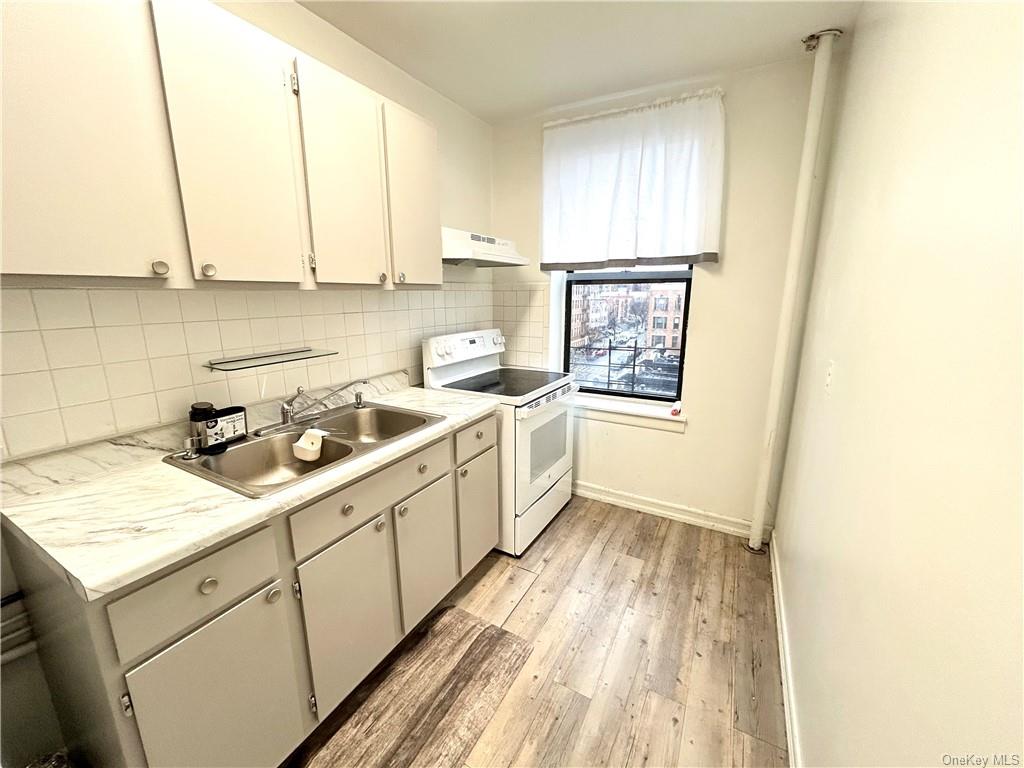 2000 Daly Avenue 7D, Bronx, New York - 1 Bedrooms  
1 Bathrooms  
3 Rooms - 