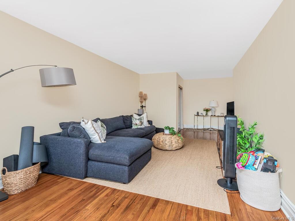 Property for Sale at Grand Concourse 2E, Bronx, New York - Bedrooms: 1 
Bathrooms: 1 
Rooms: 3  - $219,000