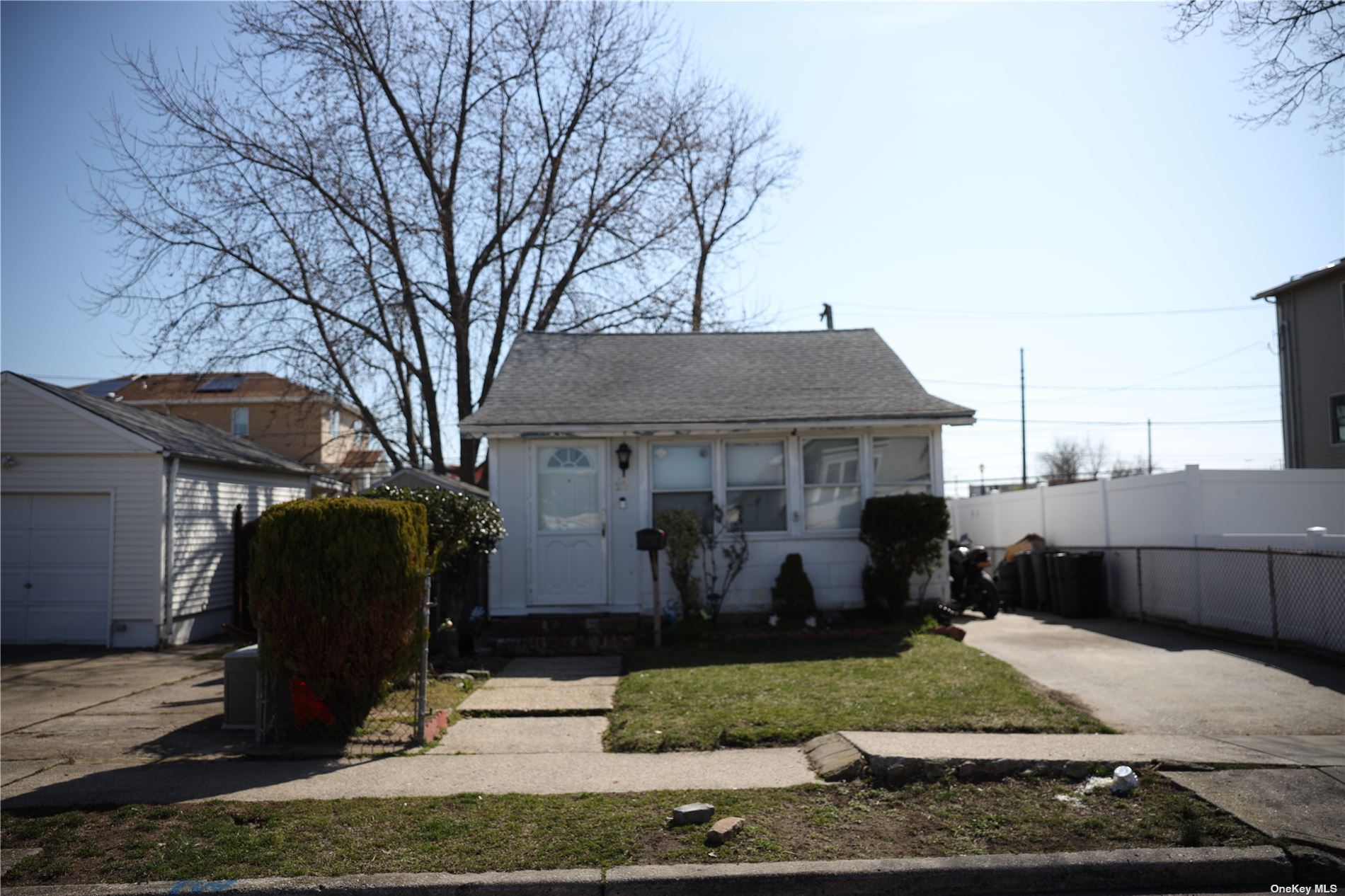 Photo 2 of 7 of 27 Kildare Road house