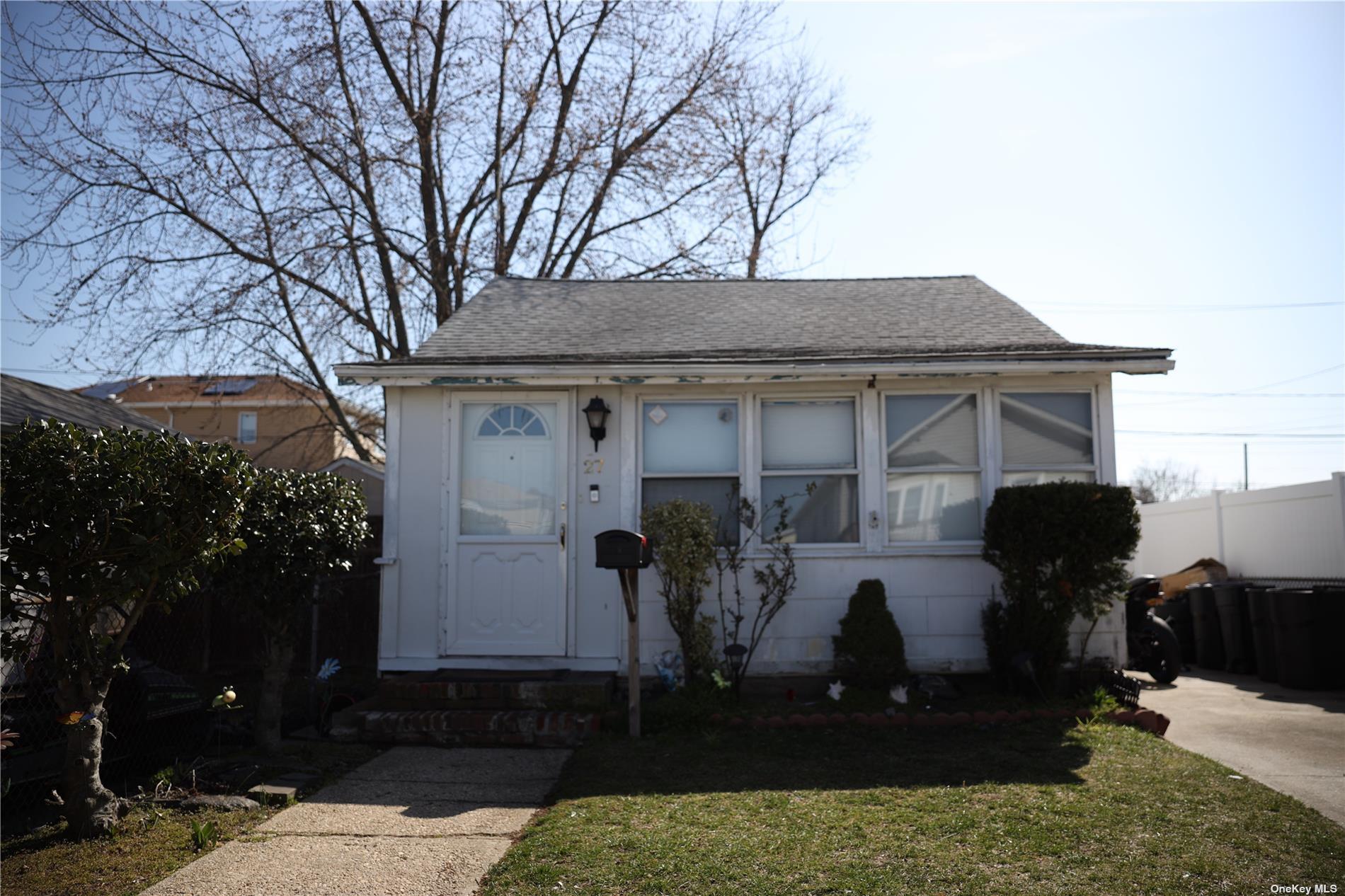 Photo 1 of 7 of 27 Kildare Road house