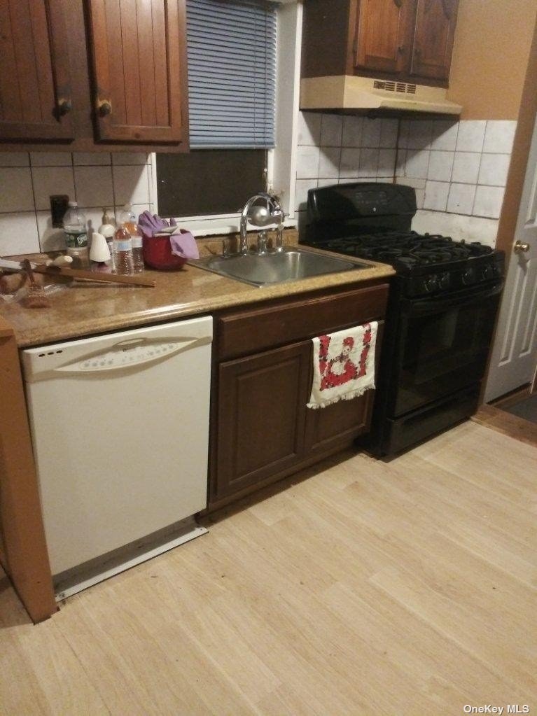 Photo 3 of 7 of 27 Kildare Road house