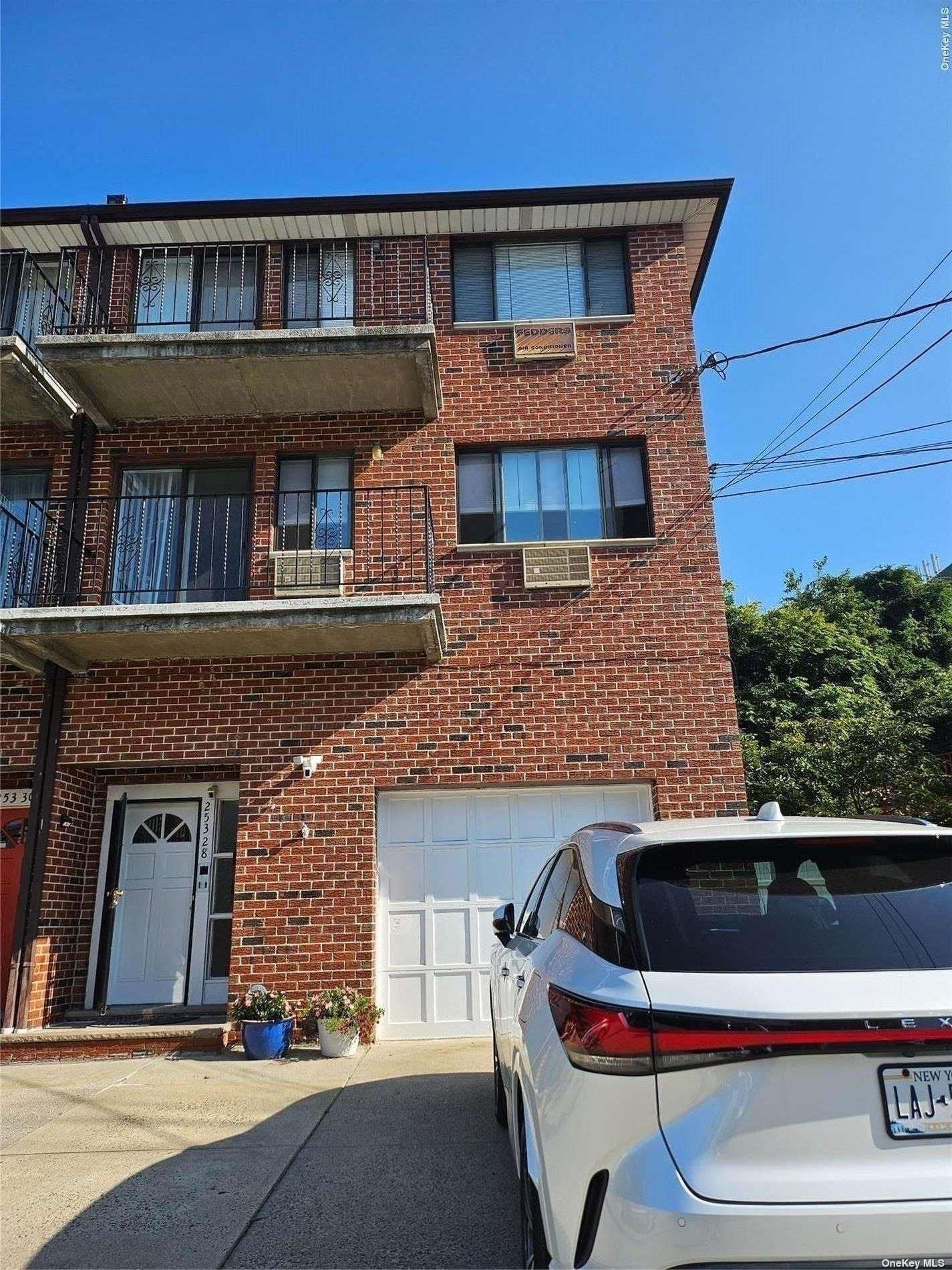 Property for Sale at West End Drive Dr, Little Neck, Queens, NY - Bedrooms: 6 
Bathrooms: 5.5  - $2,100,000