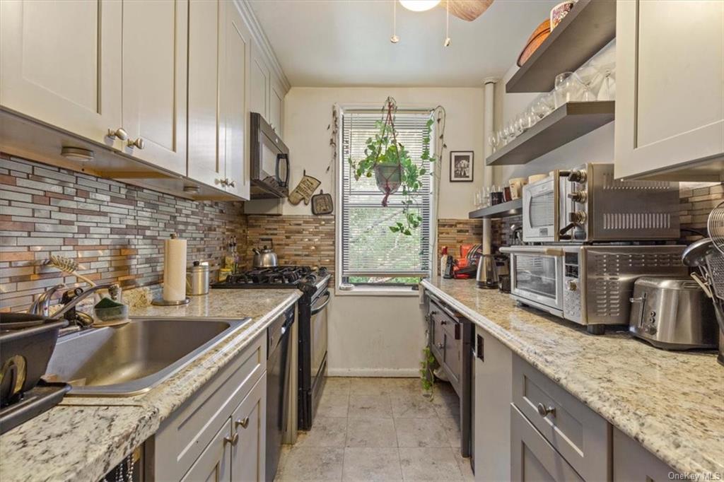 Photo 3 of 12 of 277 Bronx River Road 6K co-op property