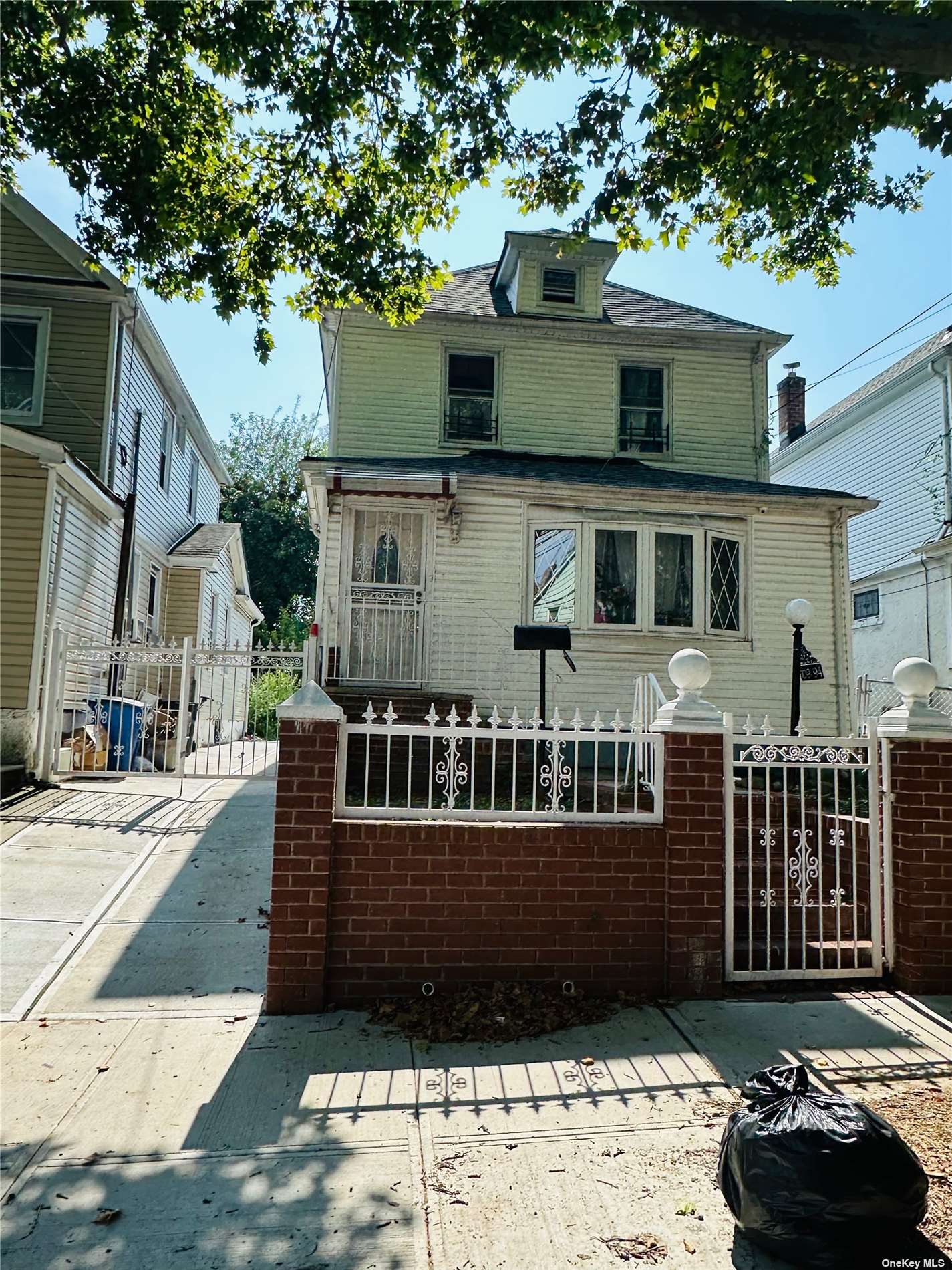 Property for Sale at 10994 202nd Street, Saint Albans, Queens, NY - Bedrooms: 5 
Bathrooms: 3 
Rooms: 8  - $720,000