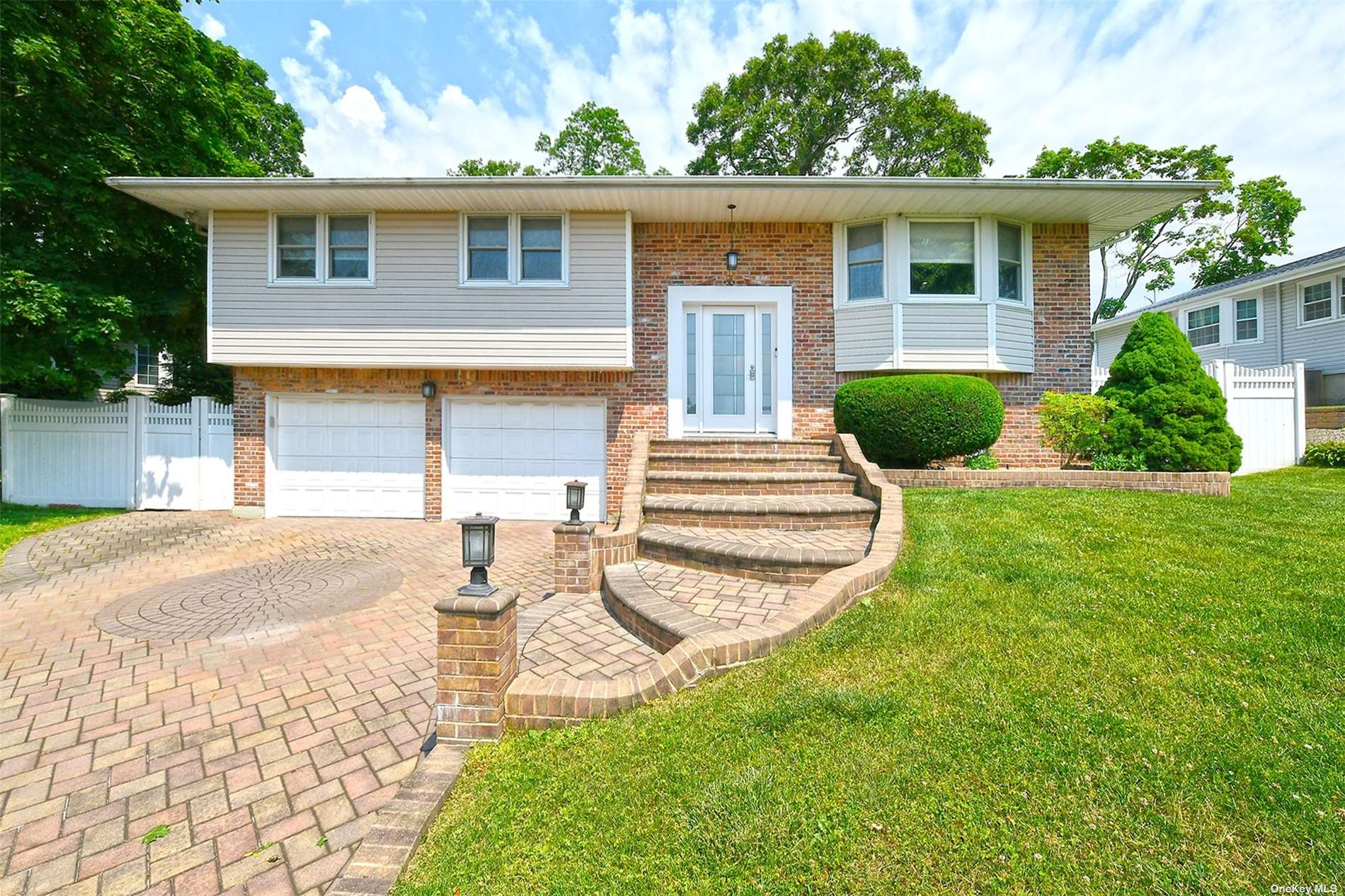 19 Eagle Lane, Hauppauge, New York image 2