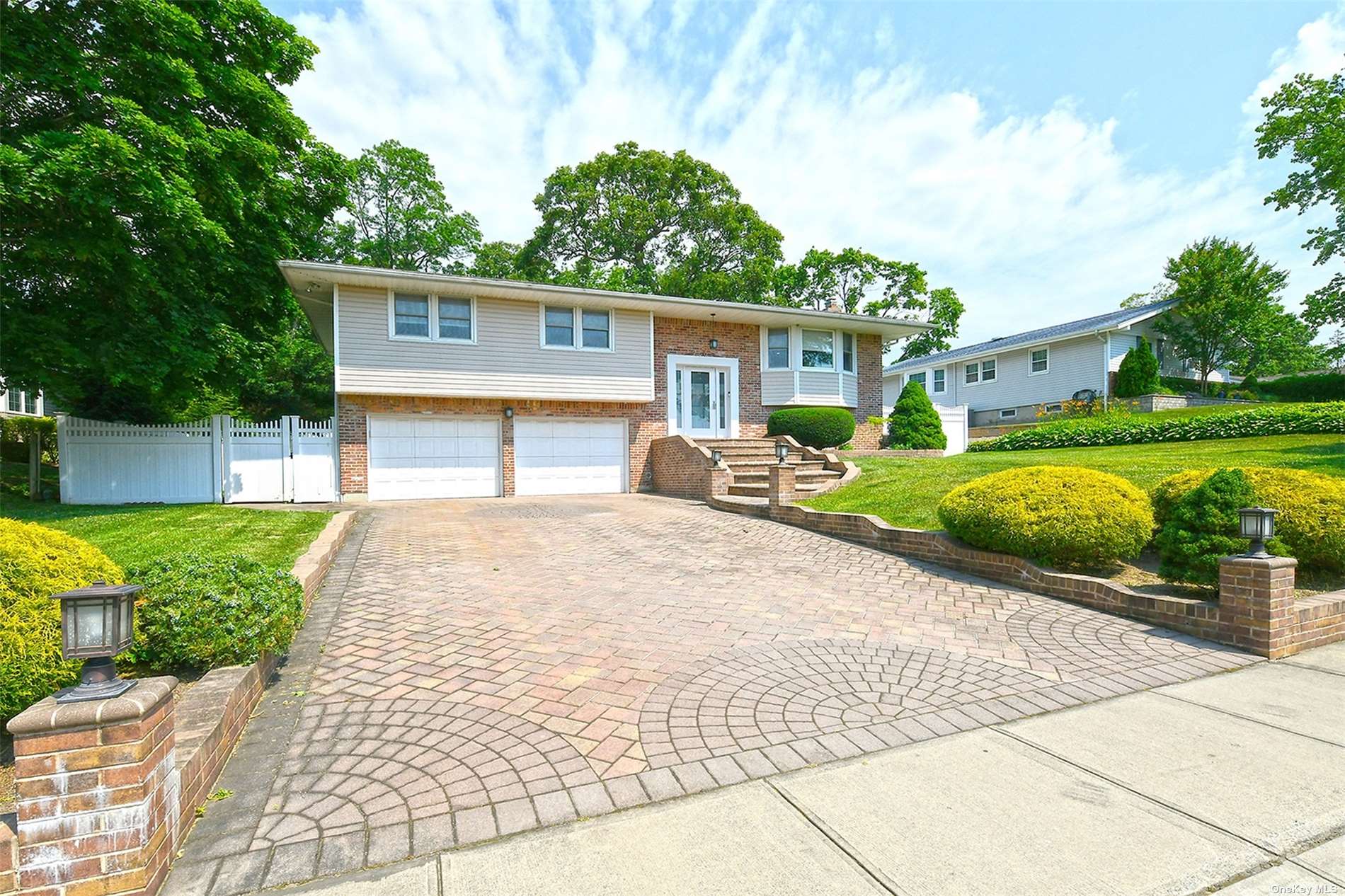 19 Eagle Lane, Hauppauge, New York image 1