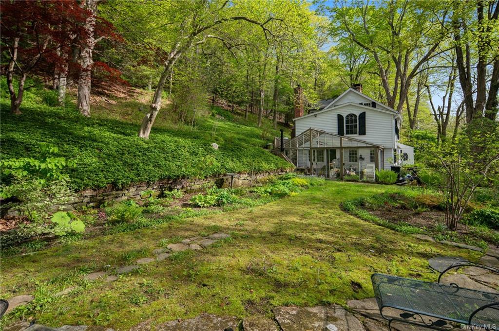 Photo 6 of 34 of 1 Old Mill River Road house