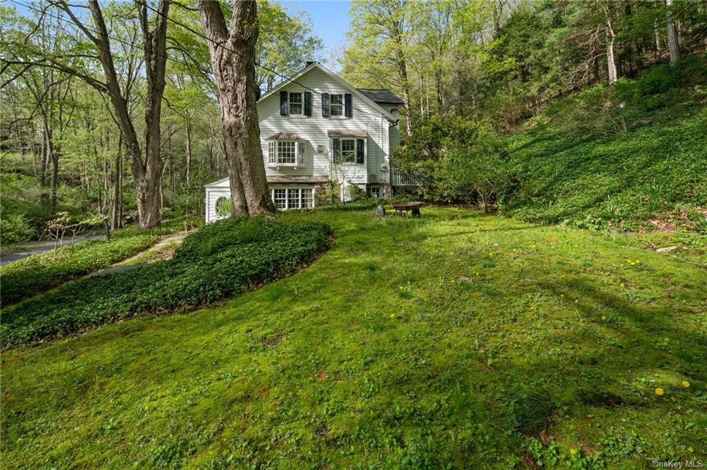 Photo 5 of 34 of 1 Old Mill River Road house