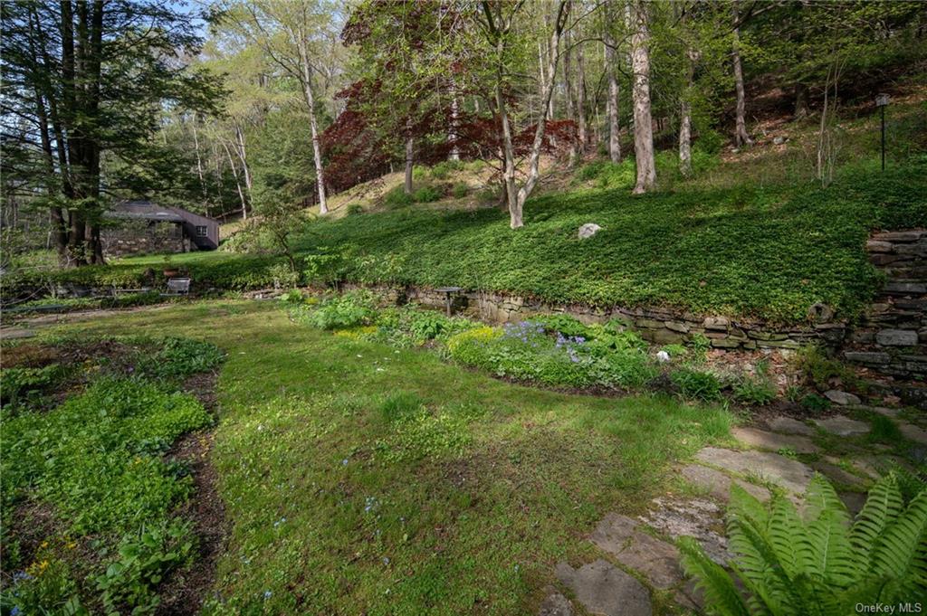 Photo 8 of 34 of 1 Old Mill River Road house
