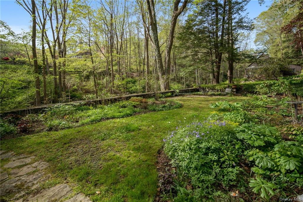 Photo 7 of 34 of 1 Old Mill River Road house