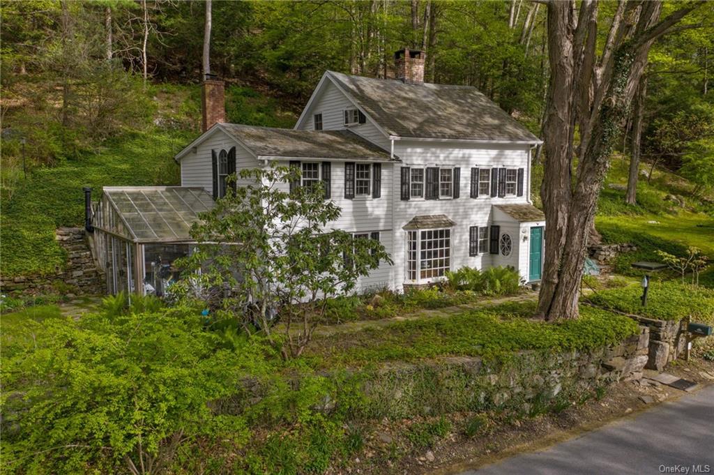 Photo 2 of 34 of 1 Old Mill River Road house